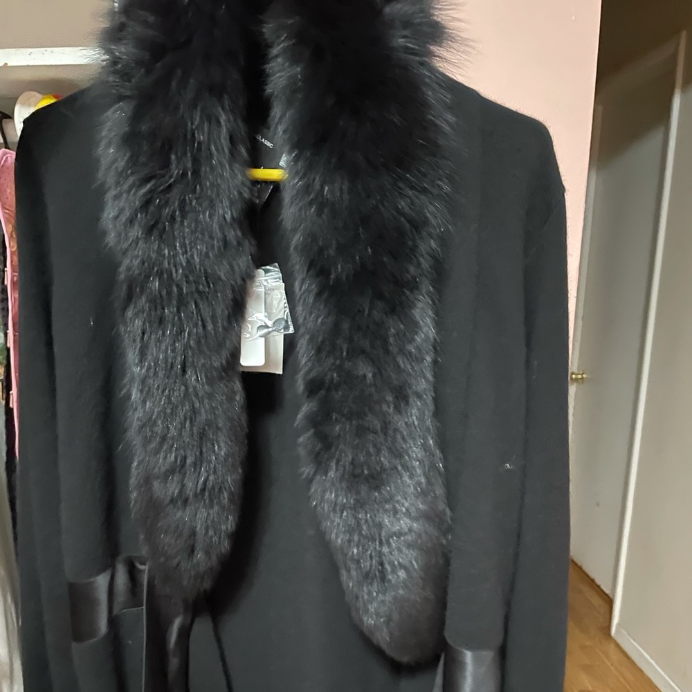 Black sweater with real fur